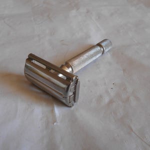 Vintage Safety Razor 1950s Gillette Rocket Razor HD 500 TTO ring less handle 71g For french market
