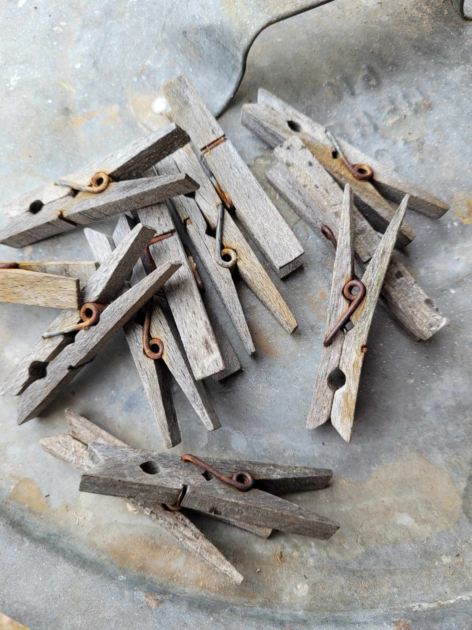 OLD WODEN CLIPS 12 Weathered Wood ,clothespins,pegs,decorative Holder ...