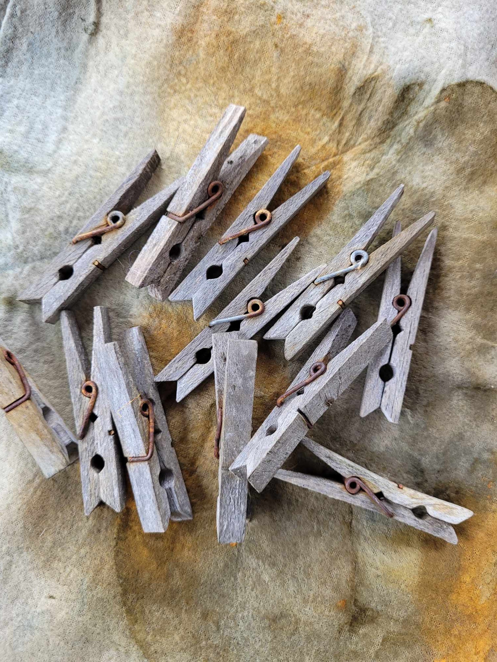 OLD WODEN CLIPS 12 Weathered Wood ,clothespins,pegs,decorative Holder ...