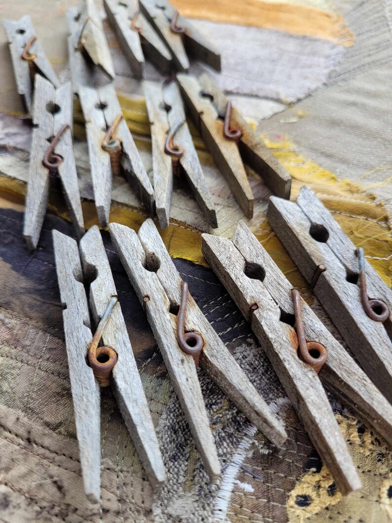OLD WODEN CLIPS 12 Weathered Wood ,clothespins,pegs,decorative Holder ...