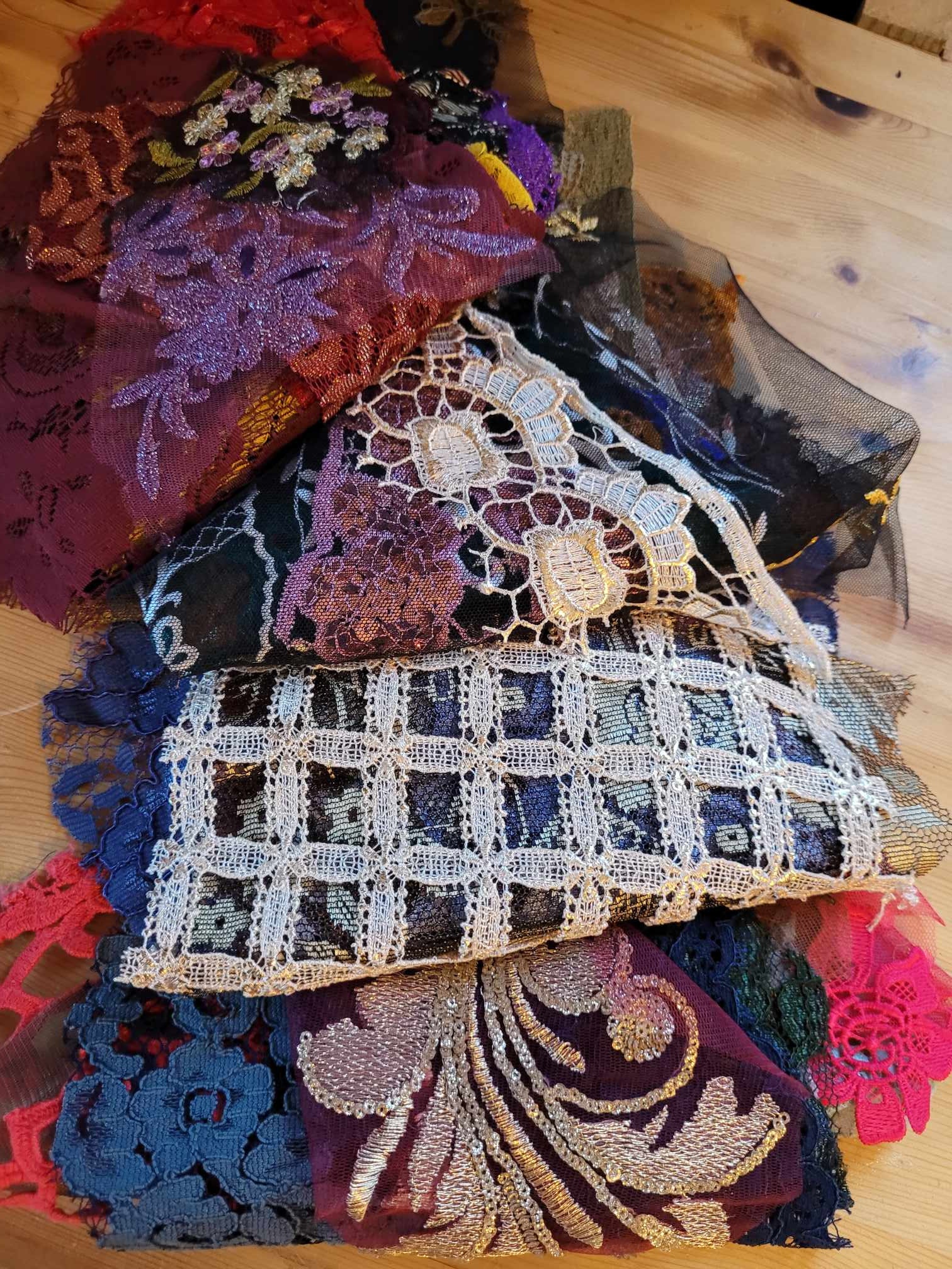 CRAZY LACES. 40 pieces of lace. Boho Bohemian  , Swatches Samples for projects , patchwork, vintage embroidery