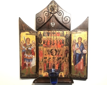 Die Himmelfahrt Christi und der Erzengel Michael und Gabriel, handgefertigte hölzerne byzantinische Ikonostase, kyrillische Ikonen