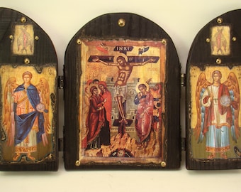 Tríptico con la Crucifixión y los Arcángeles Miguel y Gabriel Iconos bizantinos