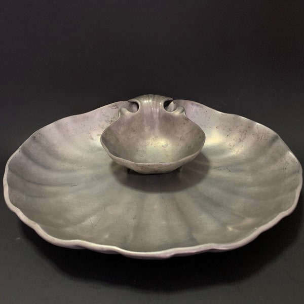 Wilton RWP Shell Hors d’Oeuvre 2-piece set - Aluminum alloy with pewter look - Bruce Fox design - perfect for shrimp cocktail or chips & dip