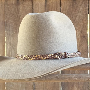 Hat band, flat 6 Leather braid. Whiskey & Gold