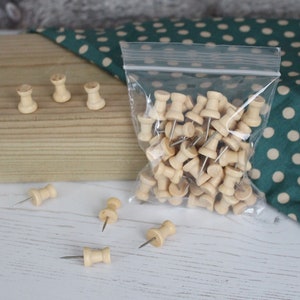 Houten push pins platte bovenkant natuurlijk hout gekleurd kunst ambacht prikbord in zakjes