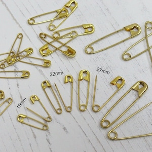 30 Pack of 2.8 Heavy Duty Stainless Steel Safety Pins for Pinning Sewing Silver in Green