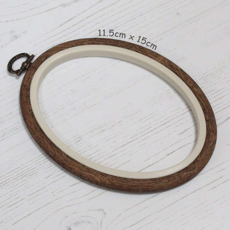 Nurge Flexi Hoop Ovale #3 Per Ricamo E Punto Croce - Telaio Da Esposizione Color Sabbia, 14,5 X 19 Cm, Con Gancio
