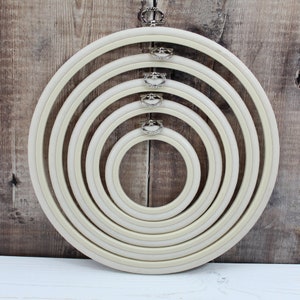 Nurge Embroidery Flexi Hoop Round Cross Stitch Display White in 2 Sizes