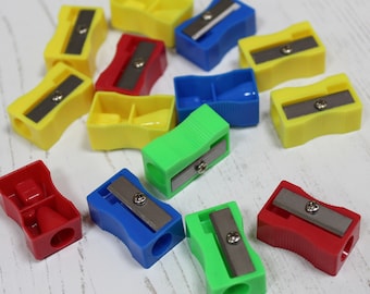 Apontadores de lápis de plástico com um furo para escola, casa e escritório, pacote com 5 unidades.