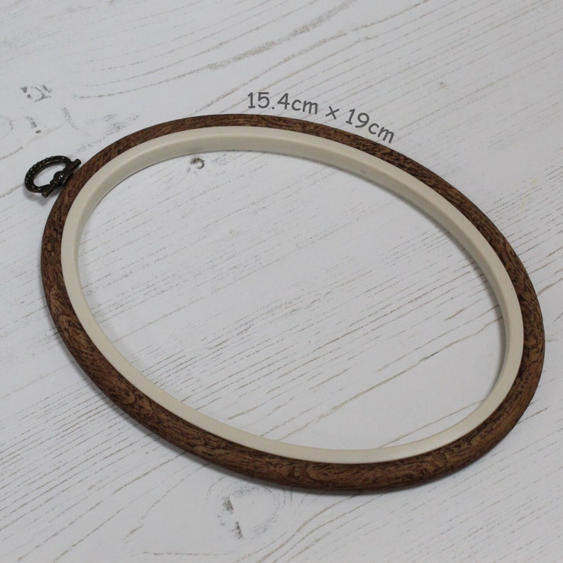 5 x 7 Inch Woodgrain Effect Oval Flexi Hoop
