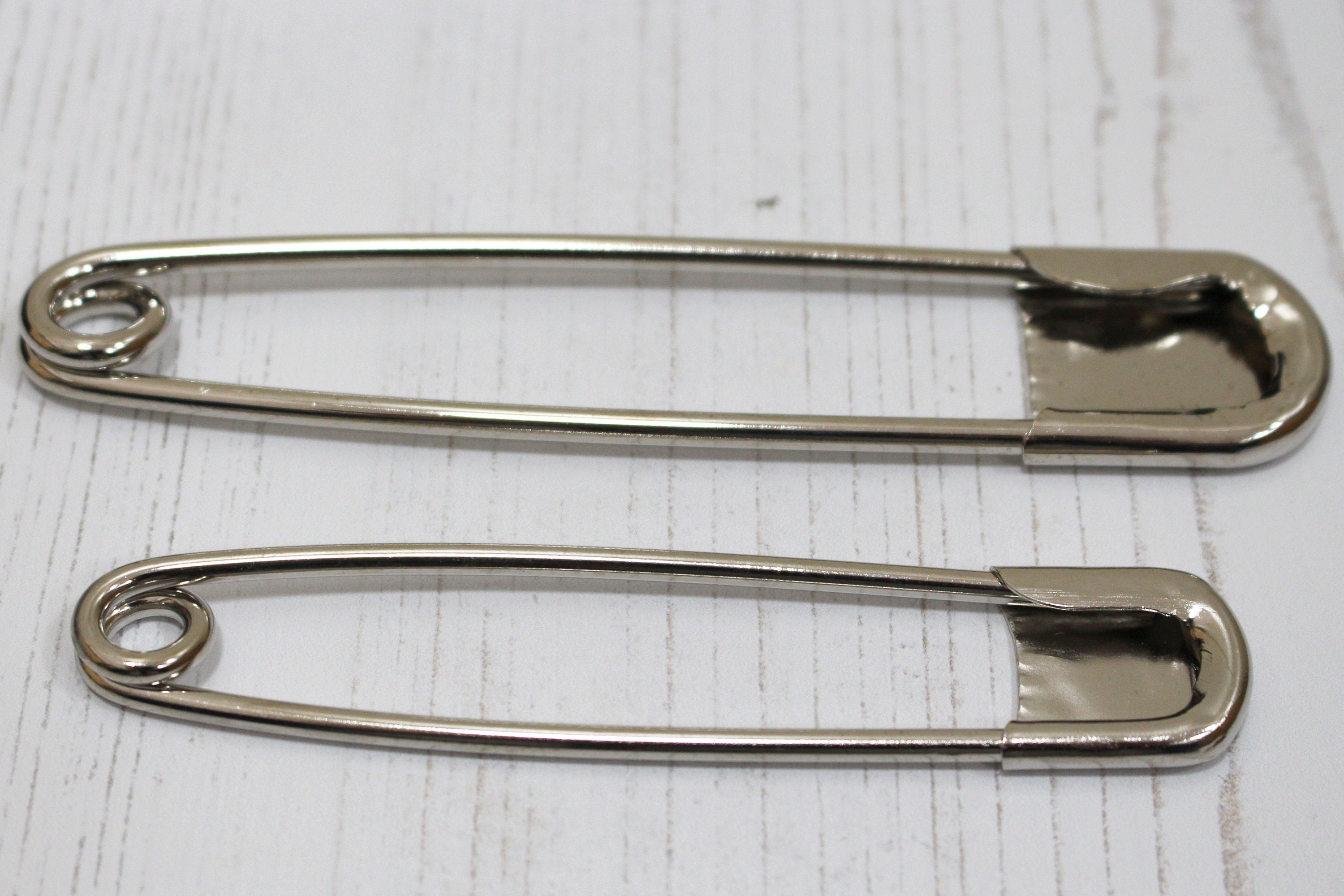 Extra Large Giant Jumbo Laundry Safety Pins 4 & 5 Inch 110mm & 128mm x2 Pins Extra Large Giant Jumbo Laundry Safety Pins 4 & 5 Inch 110mm & 128mm x2 Pins
