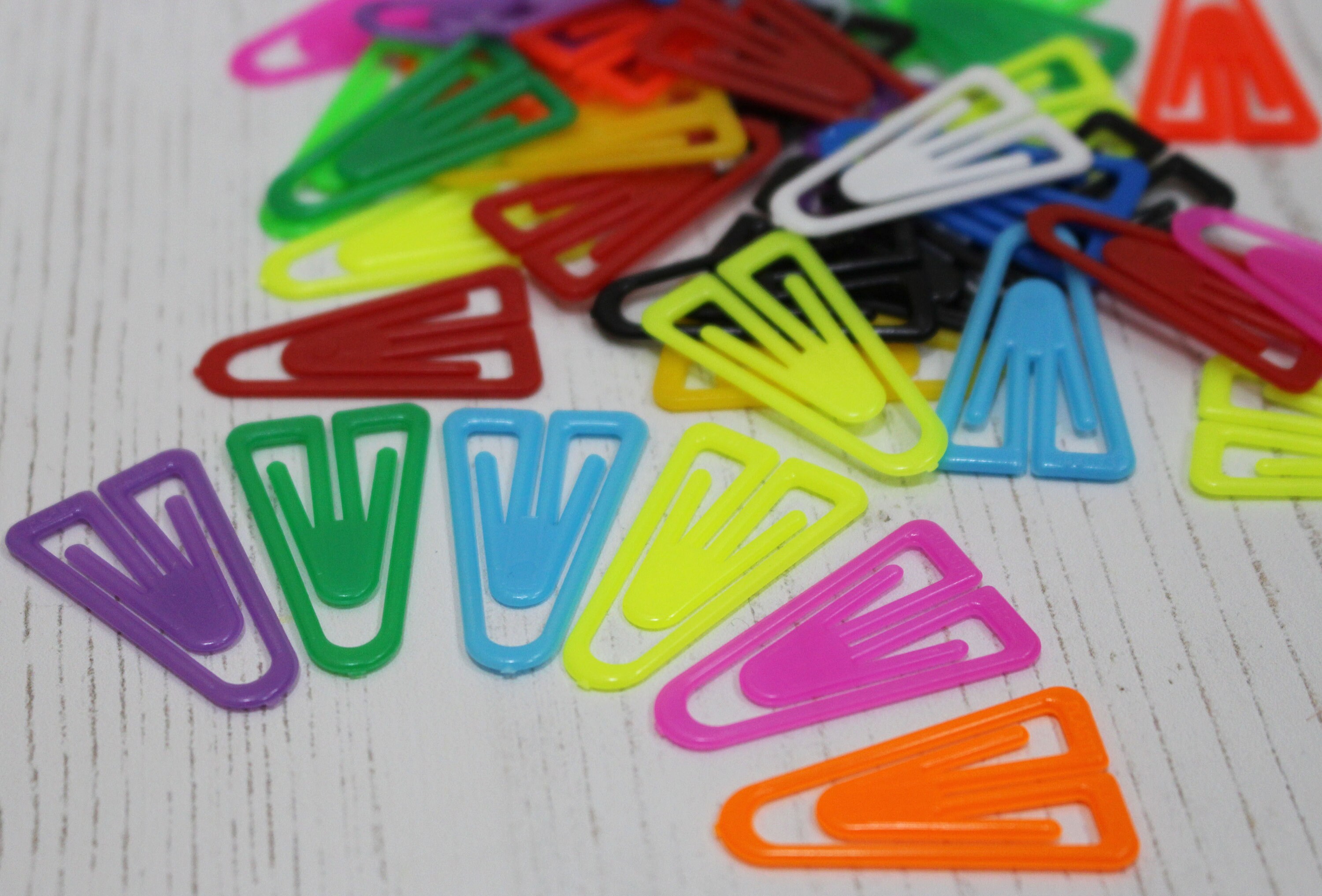 Laurel Plastic Paper Clips in 3 Sizes & 13 Assorted Colour Page Markers ...