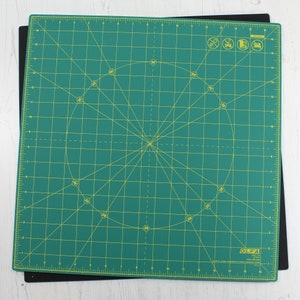 OLFA - 35 x 70 Cutting Mats - Set of 3 Green Mats with Clips