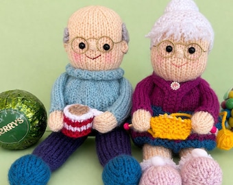 Knitting pattern. PDF digital download. Nana and grandad chocolate orange cover. Pattern download. Knitted flat. ENGLISH ONLY.