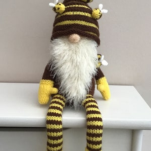 Knitting pattern. PDF digital download. Bumble gnome shelf sitter Pattern download.