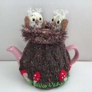 Tea cosy knitting pattern. PDF digital download. Owlets in the old oak tree tea cosy for a 2-3 cup teapot. Knitted flat. ENGLISH ONLY