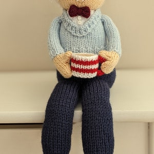 Knitting pattern. PDF digital download. Grandpa shelf sitter. Pattern download. imagen 5