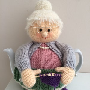 Tea cosy knitting pattern. PDF digital download.Knitting Nana tea cosy knitting pattern for a 2 pint tea pot.