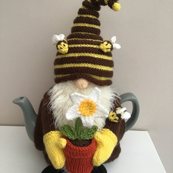 Tea cosy knitting pattern. PDF digital download. Mr. Bumble tea cosy knitting pattern for a 6 cup teapot.