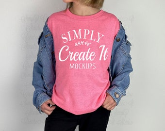 Gildan Jeugd Veiligheid Roze T-Shirt Mockup, Gildan 5000B Jeugd- Model Mockup, Gildan Roze 5000B Mockup, Gildan Roze 5000B, 5000B Veiligheid Roze