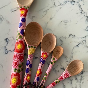 Pink wooden spoon set - baking spoons - baking gift - mixing spoon - small gift set - measuring spoons - baking lover - gift under 50