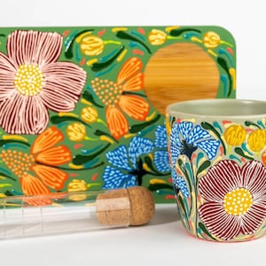 Taza verde pintada a mano, taza de café, amante del café, taza única, amante del té, taza de café hecha a mano, taza de té, taza de regalo, taza brillante, flores