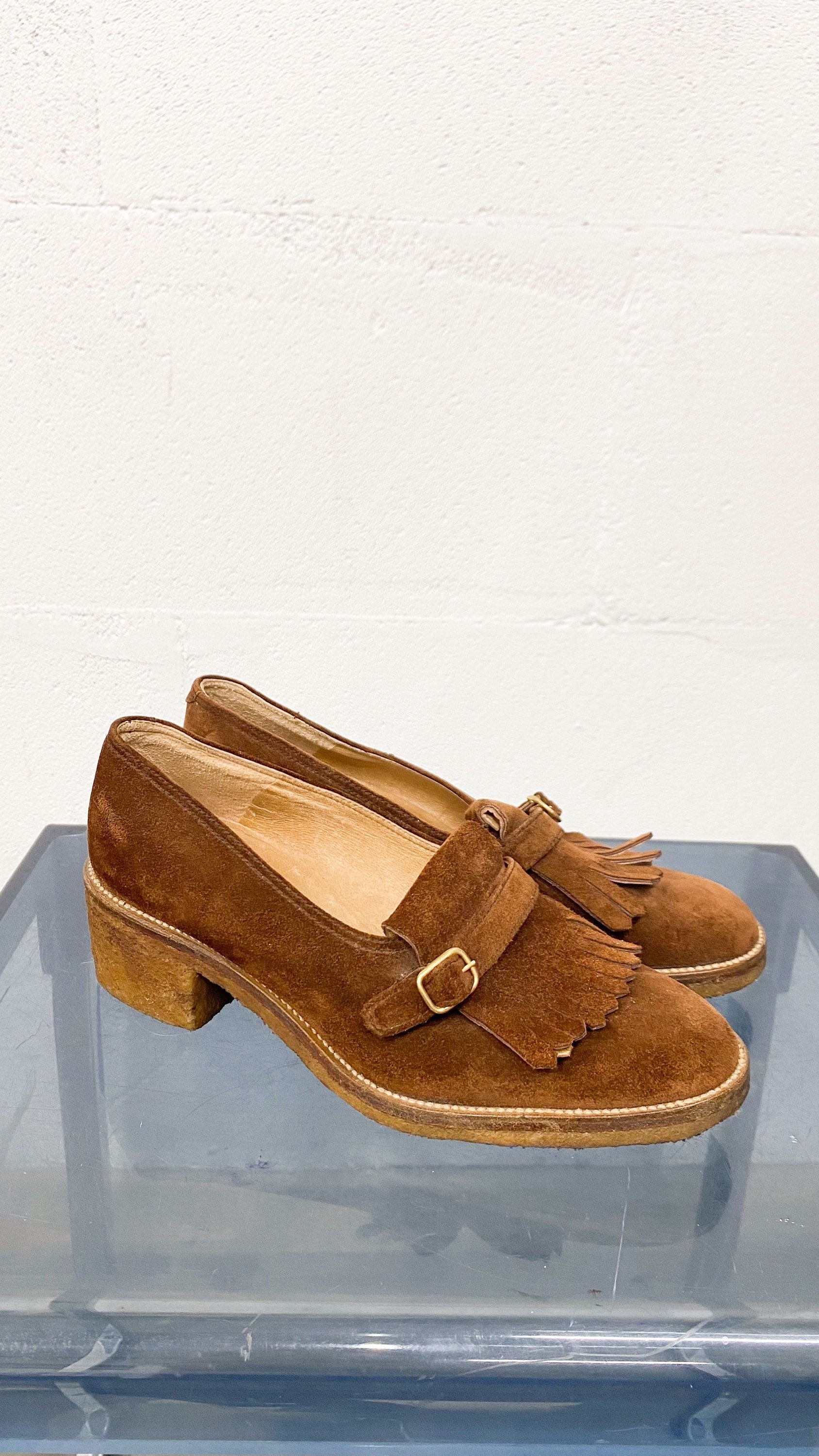 Français chaussures anciennes, escarpins en cuir marron chocolat