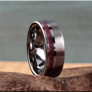 Bague en carbure de tungstène avec incrustation décalée en rubis du Mozambique