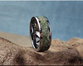 Anillo de canal de carburo de tungsteno con incrustación de piedra de jade nefrita - anillo de metal