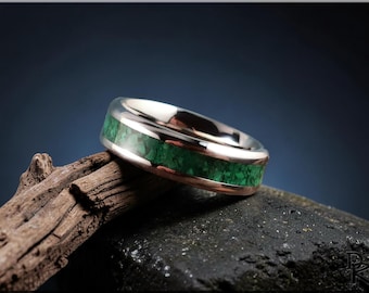 Titanium Ring with Green Malachite inlay