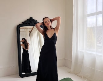 Schwarzes Seidenkleid, Riemchen rückenfreies Midikleid