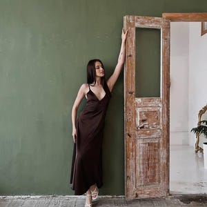Seidenslipkleid braun Midikleid Cami Seidenkleid Braunes Seidenkleid Seidensatinkleid schräg geschnittenes Valentinstagkleid in Übergröße