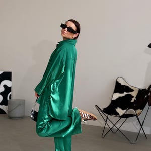Groene zijden pak set voor vrouwen 2-delige set losvallend pak asymmetrisch overhemd Palazzo-broek Elegante zijden pak vieringen broekpak feestkostuum