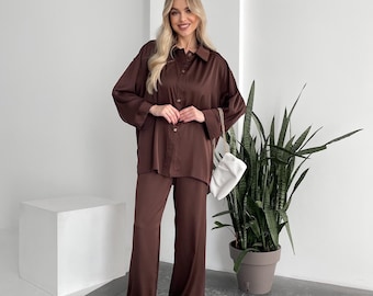 Eleganter Seidenanzug, Oversized-Hemd & Hose