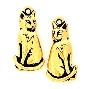 22kt Gold Plated Sitting Cat Pendant. (1 piece) TierraCast® Lead Free Pewter, Made in USA
