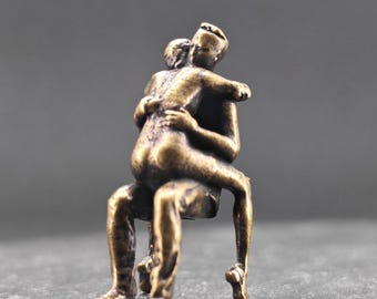 Brass Couple Embrace – Miniature Romantic Micro World Sculpture