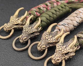 Llavero de paracord con cabeza de dragón de latón hecho a mano: amuleto táctico EDC para mochila, coche, llaves, regalo para él.