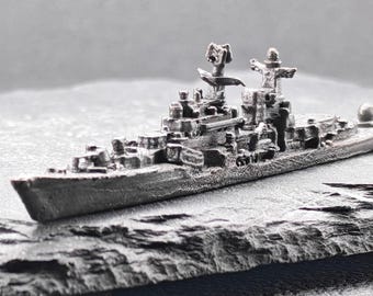 Mini Brass WWII Cruiser Statue – Tiny Prinz Eugen Warship Figurine for Military Micro World Collectibles