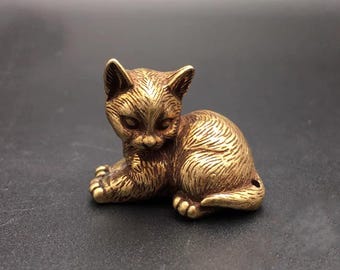 Handcrafted Brass Cat Figurine – Grooming Kitty Sculpture for Desk, Shelf, Pet Lover Gift or Collector Decor