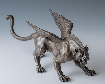 Escultura de latón de bestia alada de 41 cm – Estatua mítica, coloración resistente a altas temperaturas, pieza de colección.