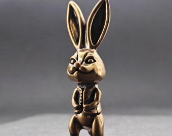 Figura de conejo de latón: adorno sólido y divertido