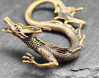 Messing drakenbeeldje – Handgemaakte oosterse miniatuursculptuur voor bureau, plank, kantoor of housewarmingcadeau