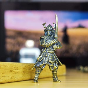 Kleiner Messing Samurai Krieger - Handgefertigte Figur, Japan-inspiriertes Dekor, Schreibtisch Akzent