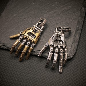 スチームパンク風メカニカルハンドペンダント：ホワイトブロンズ＆真鍮、ゴールド/シルバー仕上げ