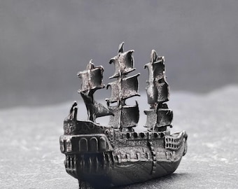 Tiny Brass Old Galleon Ship Statue – Miniature Caribbean Pirate Vessel Ornament for Moss Terrarium and Aquarium Diorama Decoration