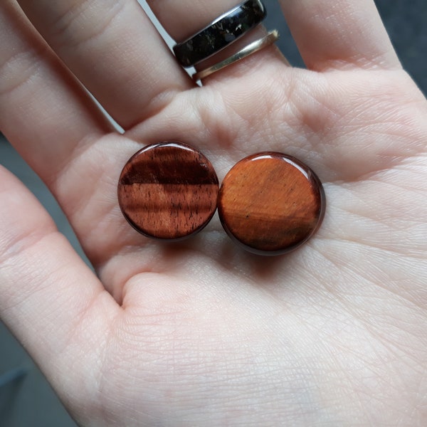 Taurus eye ear plug (red tiger eye) / Size 5mm to 25mm / Good quality