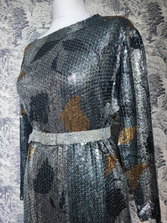 Stunning metallic sequinned dress!