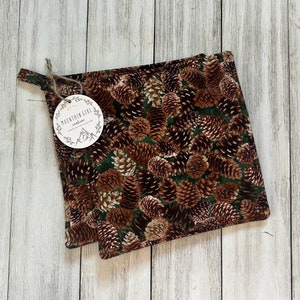 Set of 2 Handmade Potholders Christmas Pinecones,  Christmas Gifts, Mountain Potholders, Potholder Sets, Handmade Potholders, Kitchen Gifts