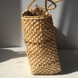 VINTAGE VAULT 1970s Woven Natural Rattan Straw Wicker Shopper Tote ...